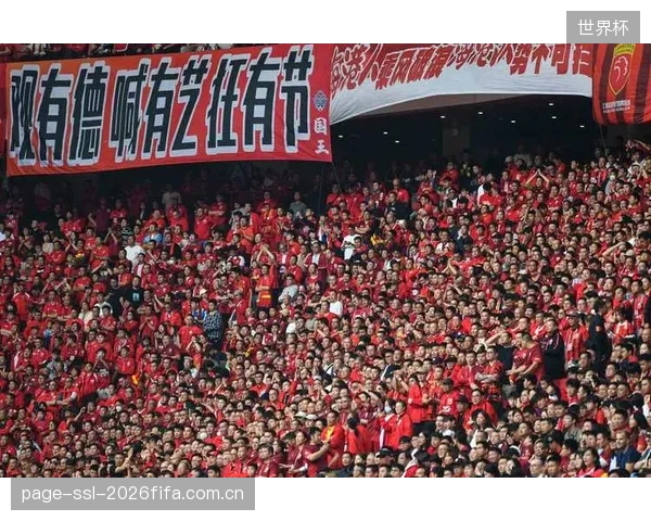 卫冕冠军上海海港半程战绩惨淡仅列第13位，球队状态远未达到赛季前预期。